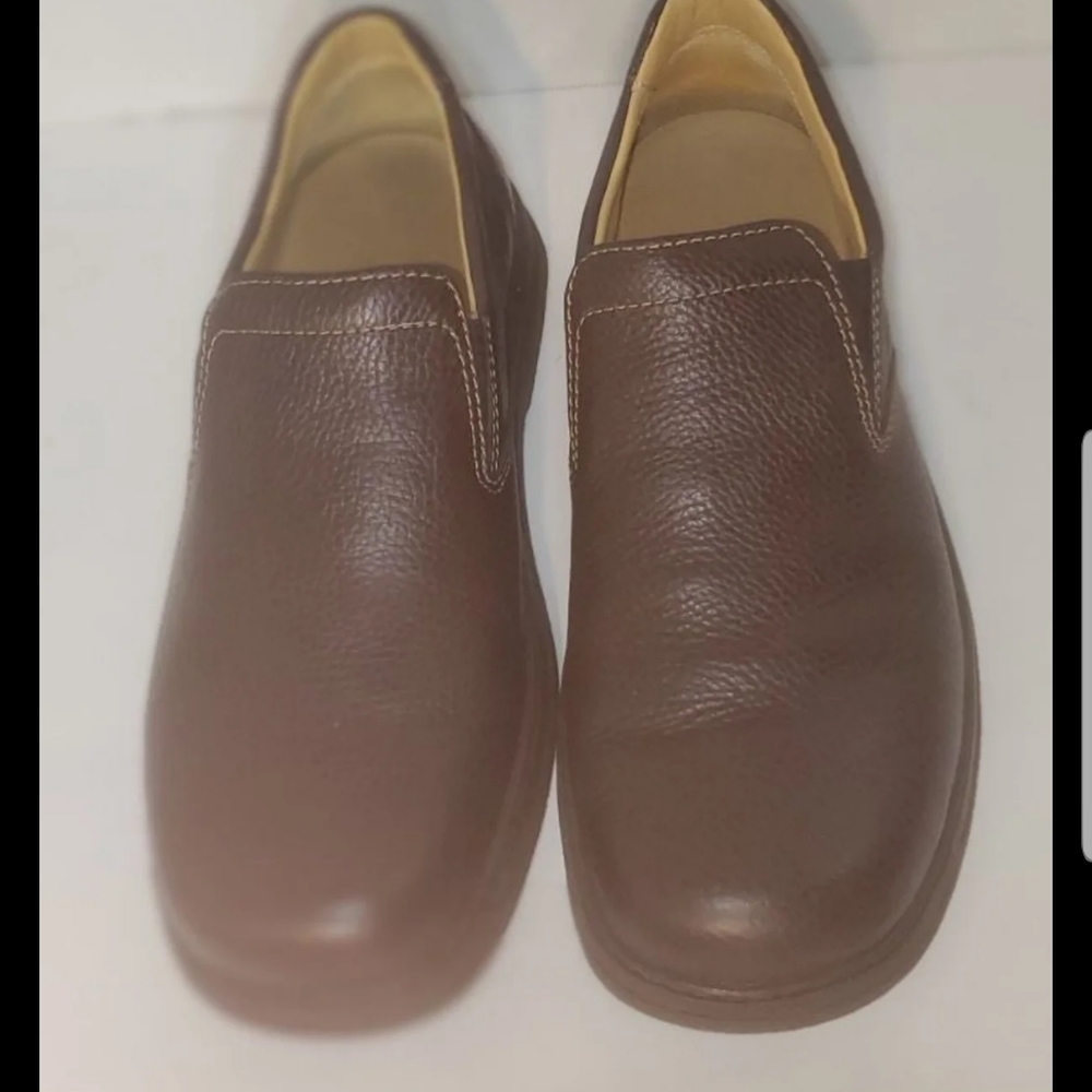 Men's Clark's Slip on Shoe's Only worn once Size 9